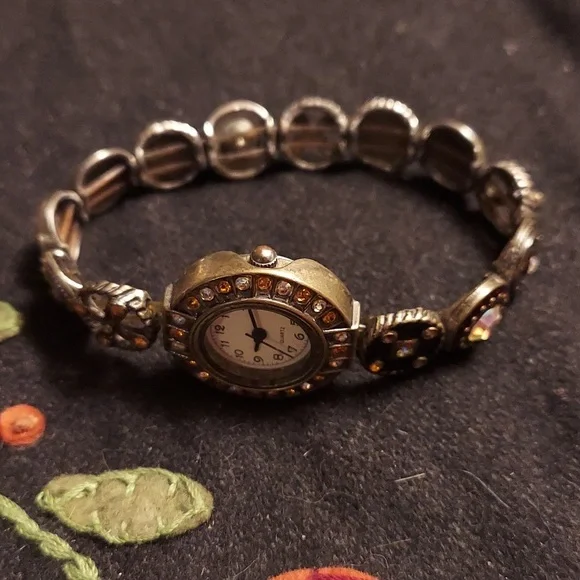 Vintage Avon Bejeweled Stretch Quartz Watch - Picture 3 of 6